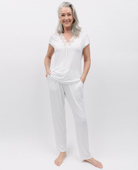 Evette Pyjama-Set aus weißem Jersey mit Spitzendetail