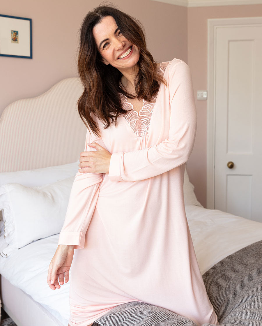 Chemise de nuit courte à manches longues en jersey avec détails en