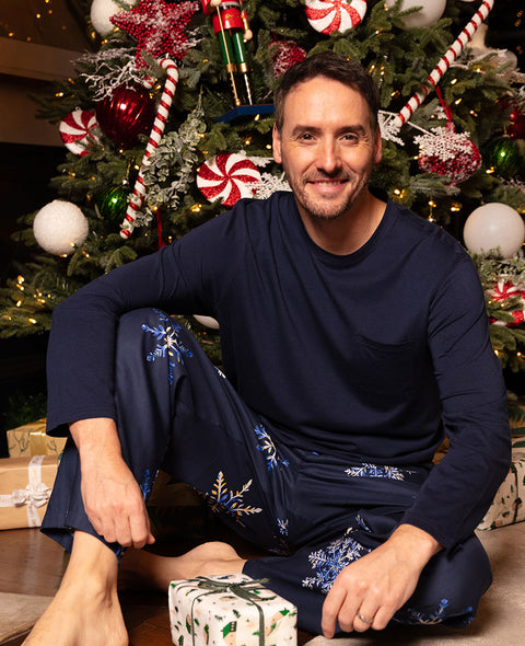 Frosty Mens Jersey T-shirt and Snowflake Print Pyjama Set