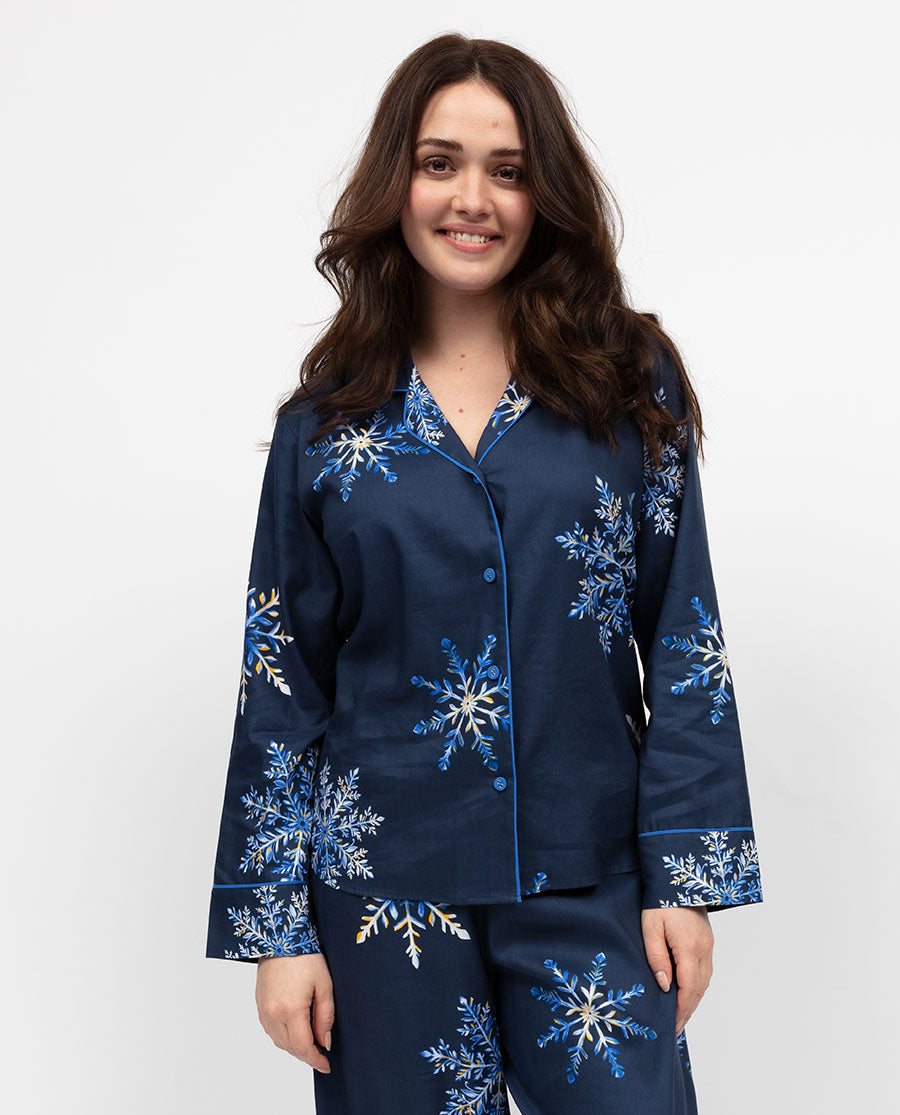 Frosty Damen-Pyjamaoberteil mit Schneeflocken-Print